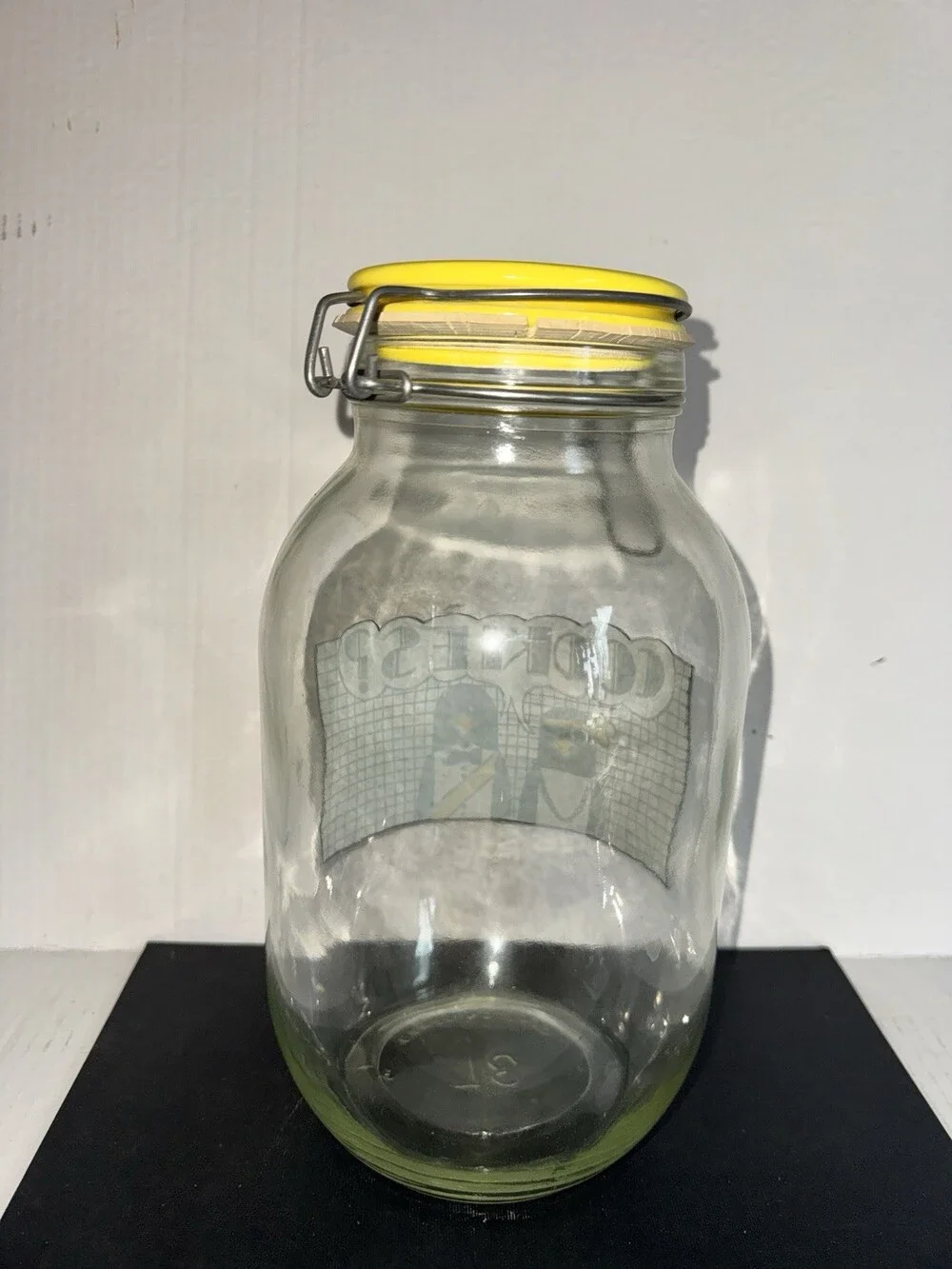 Vintage 1982 Carlton Glass 3L Penguin Cookie Jar Yellow Clamp Lid Retro